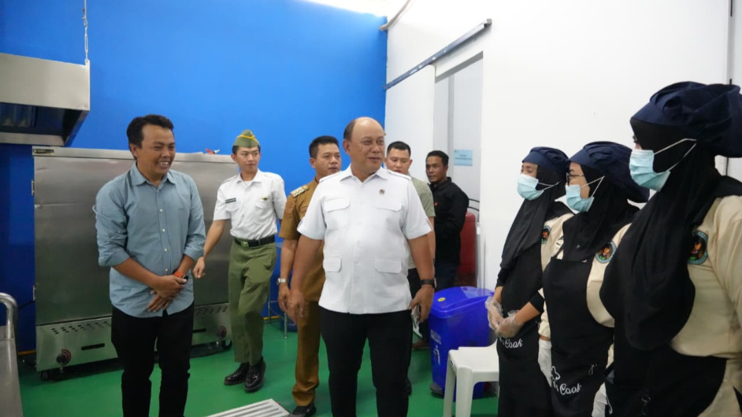 Dorong Ekonomi Rakyat melalui MBG, Kepala BGN Tanjung Pinang Pantau SPPG di Bandung